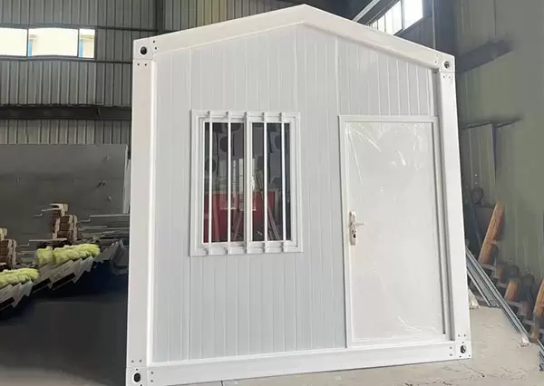 Rumah kontainer perakitan cepat dengan atap herringbone